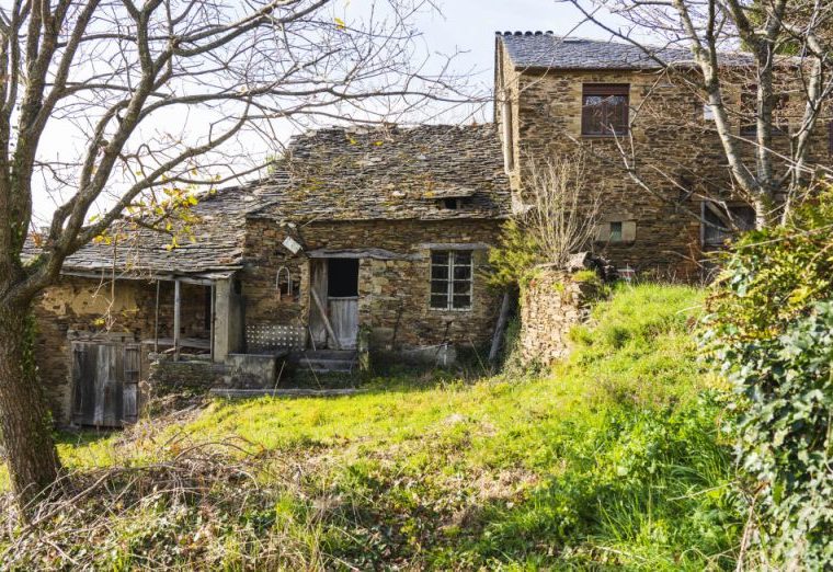 Aldeas y casas en venta