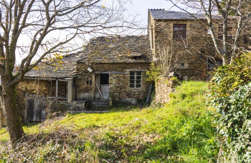 Aldeas y casas en venta
